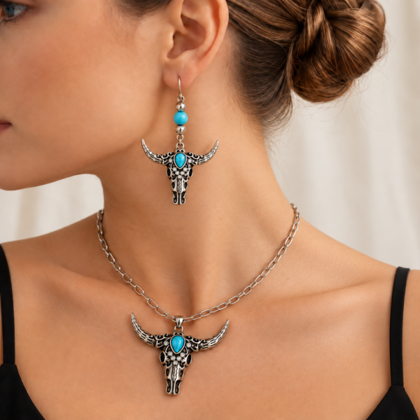 Conjunto Country Caveira de Boi com Detalhes Azuis – Colar e Brincos